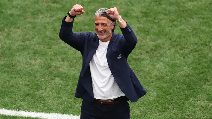 Técnico da Suíça comemora vaga histórica - Foto: Luke Hales/Getty Images