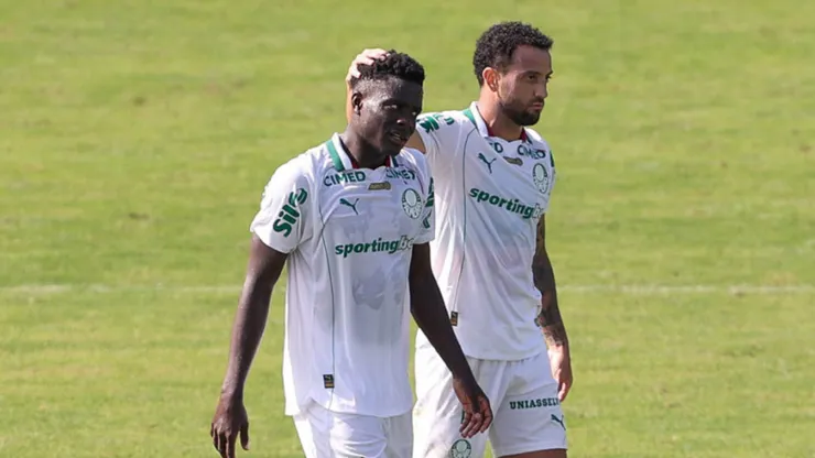 Miguel Bilong (à esquerda) marcou dois gols no jogo-treino do Palmeiras (Foto: Cesar Greco/Palmeiras/by Canon)