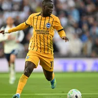 Liverpool avança por Yankuba Minteh para reforçar o ataque