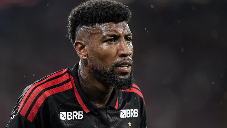 Emerson Royal em campo pelo Flamengo. Foto: Thiago Ribeiro/AGIF