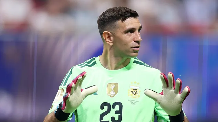 Juventus avança por Dibu Martínez. Foto: Justin Setterfield/Getty Images