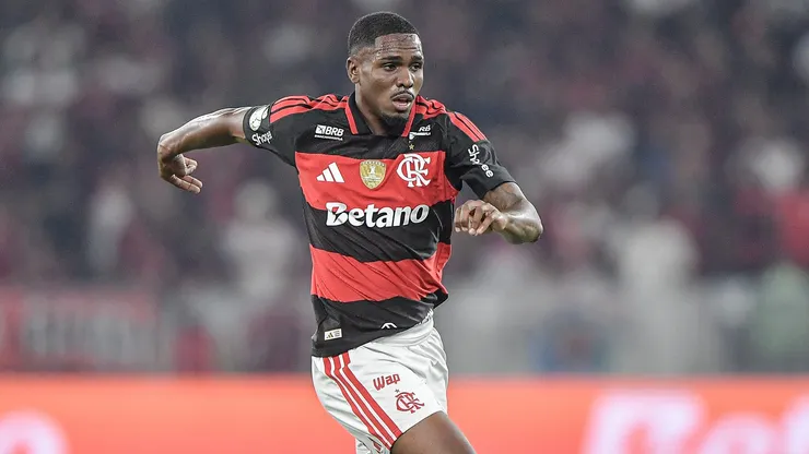 Evertton Araújo, meia do Flamengo. Foto: Thiago Ribeiro/AGIF