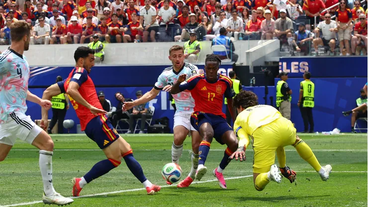 Merino marca gol da vitória da Espanha
