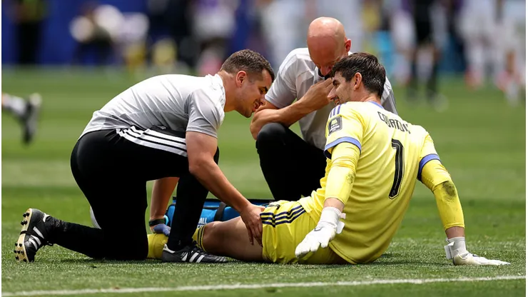 Courtois foi substituído em Bélgica x Espanha por lesão. Luke Hales/Getty Images.