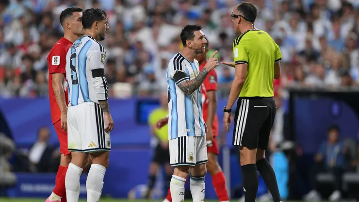 Argentina x Suíça: Messi dialogou com o árbitro João Pinheiro durante o jogo da Copa do Mundo 2026