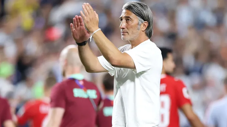 O técnico da seleção da Suíça, Murat Yakin, viu Embolo ser advertido com cartão vermelho contra a Argentina