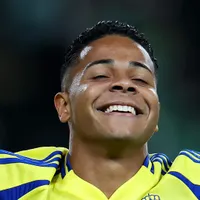 Wesley conversa com Diniz e se aproxima do Corinthians