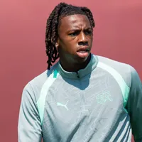 Aston Villa encaminha contratação de Johan Manzambi