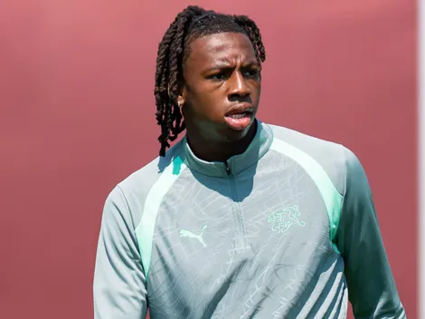 Aston Villa encaminha contratação de Johan Manzambi
