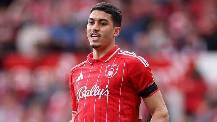 Jair Cunha em partida do Forest. (Photo by Ryan Pierse/Getty Images)