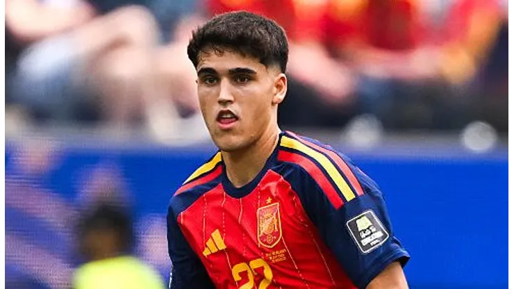 Pau Cubarsí pela Espanha. Foto: David Ramos/Getty Images
