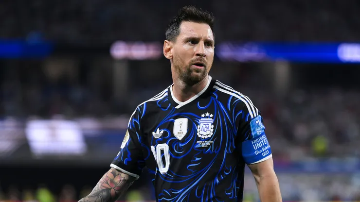 Messi de azul em jogo da Copa. (Foto: David Ramos/Getty Images)