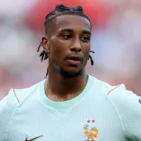 Olise evita falar do Real na delegação da França