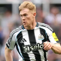 Manchester United avança por Lewis Hall