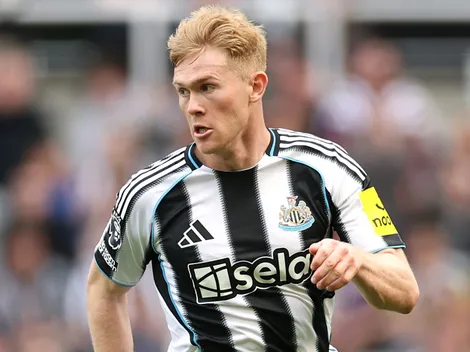 Manchester United avança por Lewis Hall