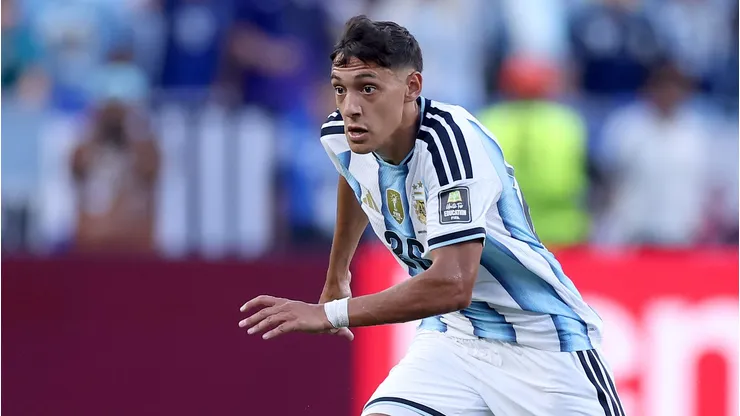 Nahuel Molina em partida da Argentina. (Photo by Lars Baron/Getty Images)