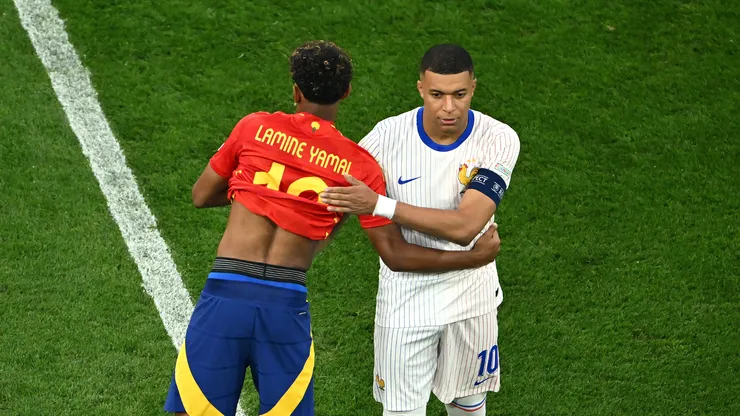 Mbappé e Lamine Yamal. (Foto: Dan Mullan/Getty Images)