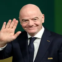 Mundial marcado por polêmicas isola Infantino na Fifa
