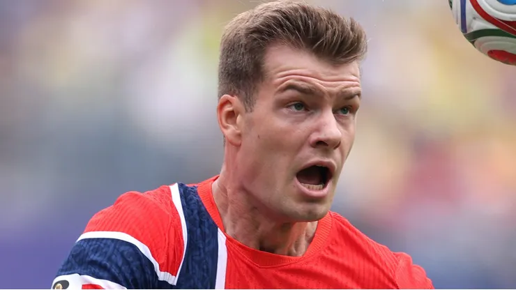 Alexander Sorloth em partida da Noruega. (Photo by Justin Setterfield/Getty Images)
