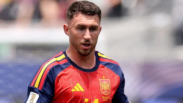Laporte em campo com as cores da Espanha. Foto: Carl Recine/Getty Images