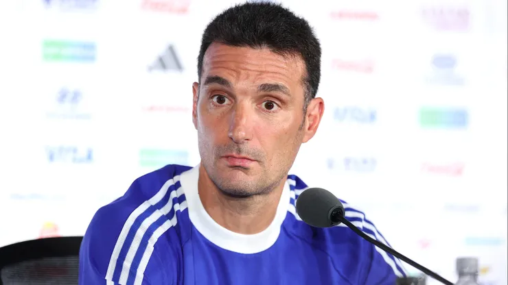 Scaloni durante uma entrevista coletiva pela Argentina. Foto: Justin Setterfield/Getty Images