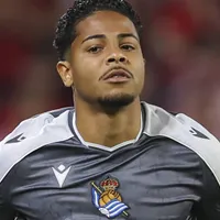 Corinthians negocia com Rodrigo Becão, do Fenerbahçe