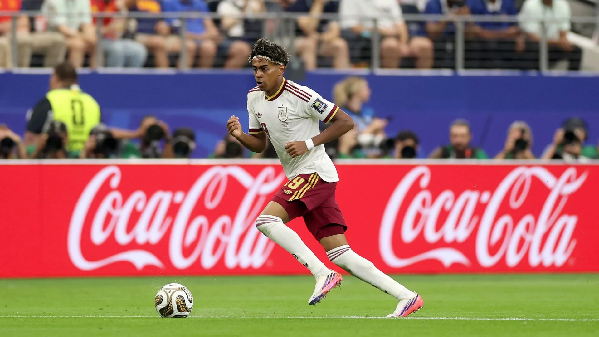Lamine Yamal vai disputar a primeira final da Copa do Mundo 2026 e terá Messi pela frente (foto: Lars Baron/Getty Images)