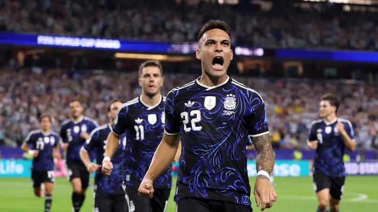 Lautaro Martínez comemora gol da Argentina (Luke Hales/Getty Images)