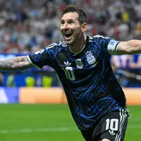 "Ele é imortal": Jornal se rende a jogo histórico de Messi