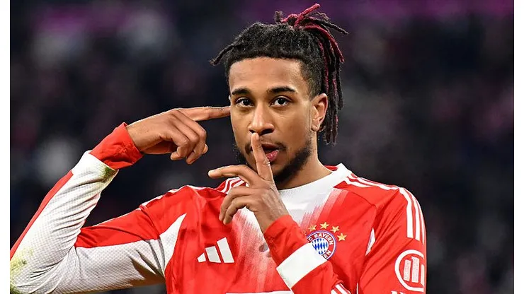 Michael Olise pelo Bayern. Foto: Sebastian Widmann/Getty Images