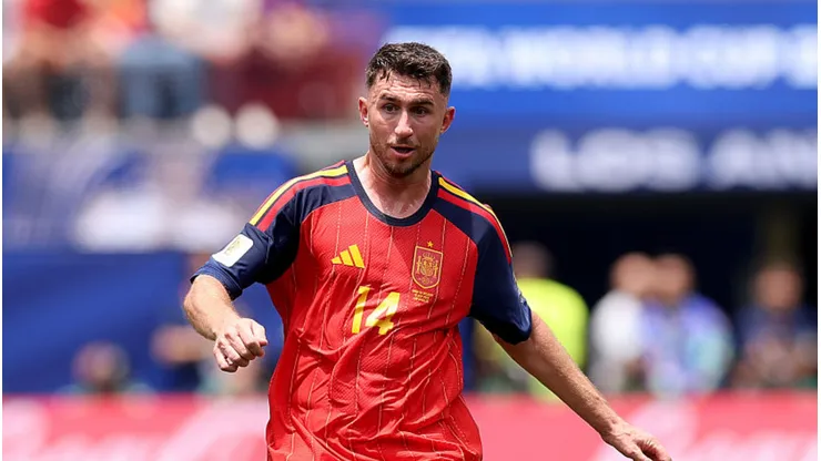 Laporte cobra arbitragem antes de Argentina x Espanha. Carl Recine/Getty Images.