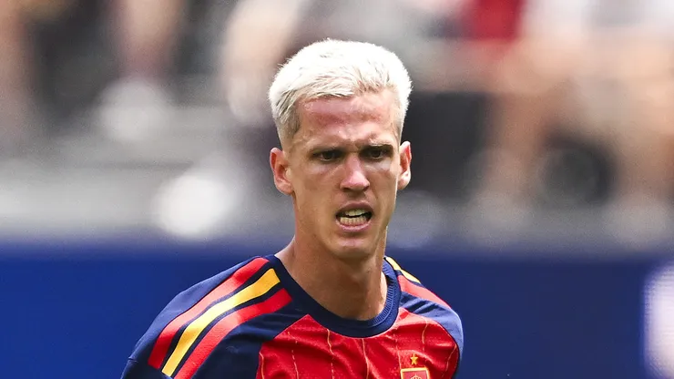 Dani Olmo em campo pela seleção espanhola (Photo by David Ramos/Getty Images)
