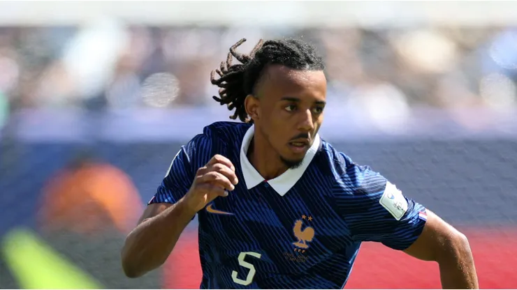 Koundé em jogo da seleção francesa (Photo by Al Bello/Getty Images)