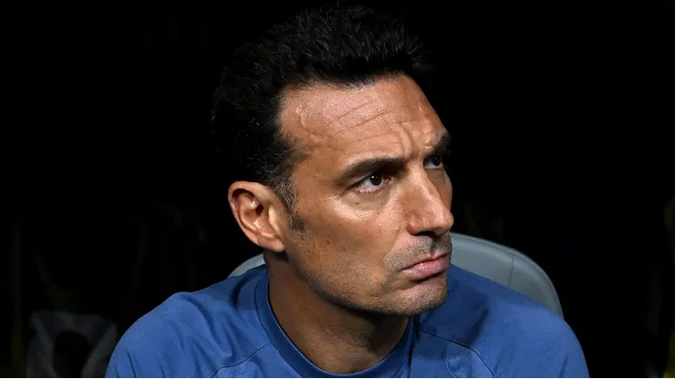Scaloni no banco de reservas da Argentina (Photo by Shaun Botterill/Getty Images)