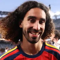 Vini Jr. parabeniza Cucurella após conquista da Copa