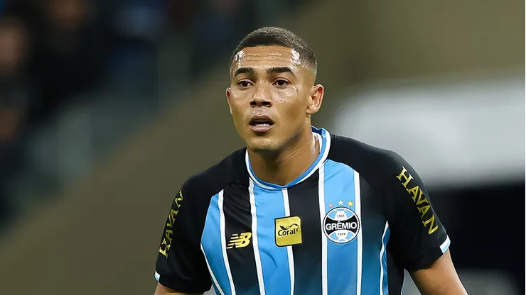 Corinthians entra na disputa por Carlos Vinicius. Foto: Pedro H. Tesch/Getty Images