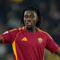 Manchester United supera Arsenal por Manu Koné