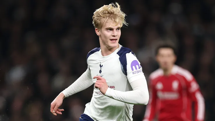 Tottenham barra saída de Bergvall - Foto: Julian Finney/Getty Images