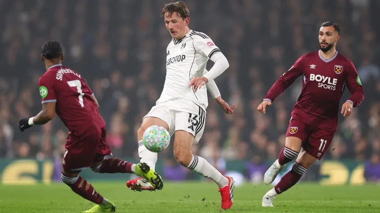 Berge (ao centro) é alvo do Manchester United (Julian Finney/Getty Images)