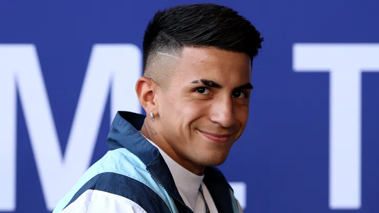 Thiago Almada antes de uma partida pela Argentina. Foto: Florencia Tan Jun/Getty Images