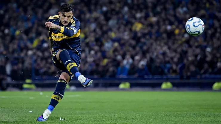Leandro Paredes se apresentou ao Boca Juniors após disputar mais uma Copa do Mundo pela Seleção Argentina