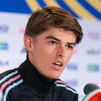 PSG vê com bons olhos Charles De Ketelaere, da Atalanta