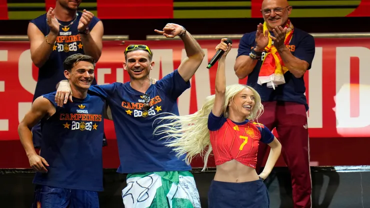 Gavi e Fabián Ruiz festejam em Madri o título do Mundial - Diego Souto/Getty Images