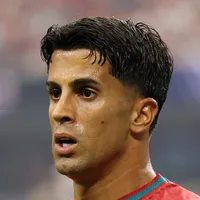 Cancelo deve ser contratado pelo Barça antes do início da temporada