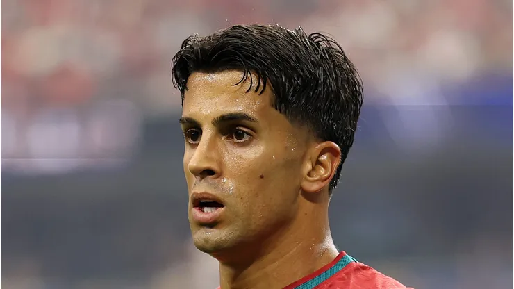 Cancelo em jogo da seleção portuguesa (Photo by Molly Darlington/Getty Images)