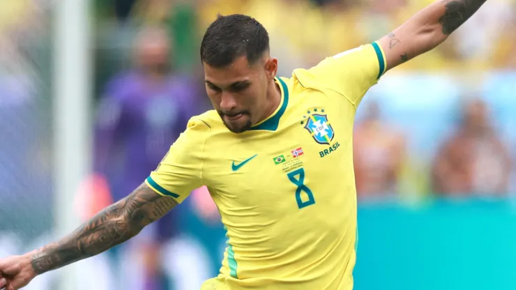 Bruno Guimarães, meia da Seleção Brasileira (Photo by Elsa/Getty Images)