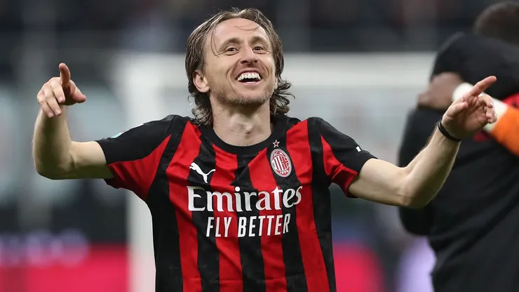 Modric renovou com o Milan e segue em atividade