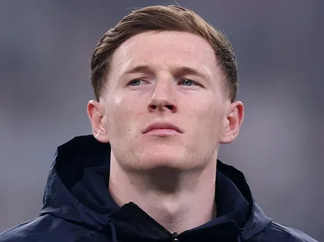 Elliot Anderson explica escolha pelo Manchester City e provoca United