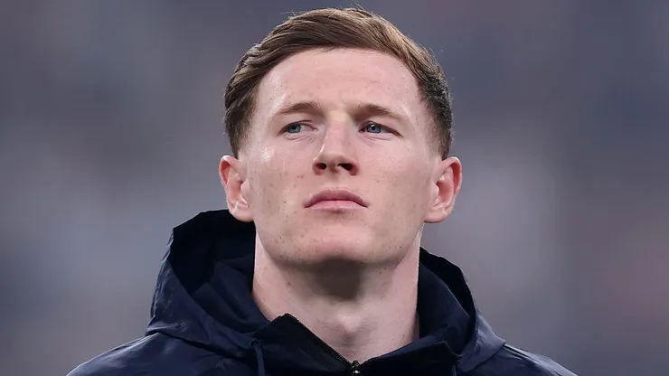 Elliot Anderson, novo reforço do Manchester City. Foto: Alex Pantling/Getty Images