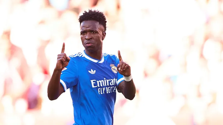 Liverpool traça estratégia para tirar Vini Jr do Real Madrid de graça em 2027. (Foto: Fran Santiago/Getty Images)